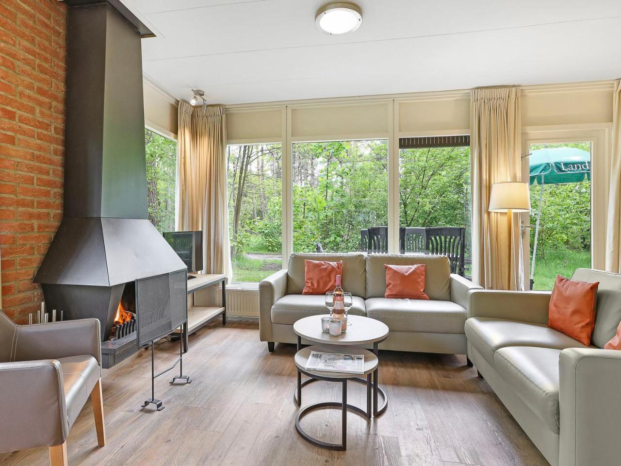 Comfort 6-Person Dog Bungalow In The Holiday Park Landal Heideheuvel Беекберген Стая снимка