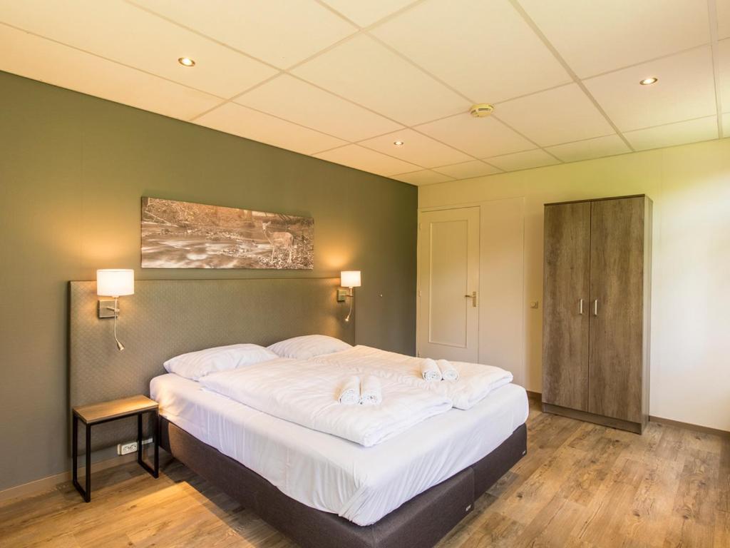 Comfort 6-Person Dog Bungalow In The Holiday Park Landal Heideheuvel Беекберген Стая снимка