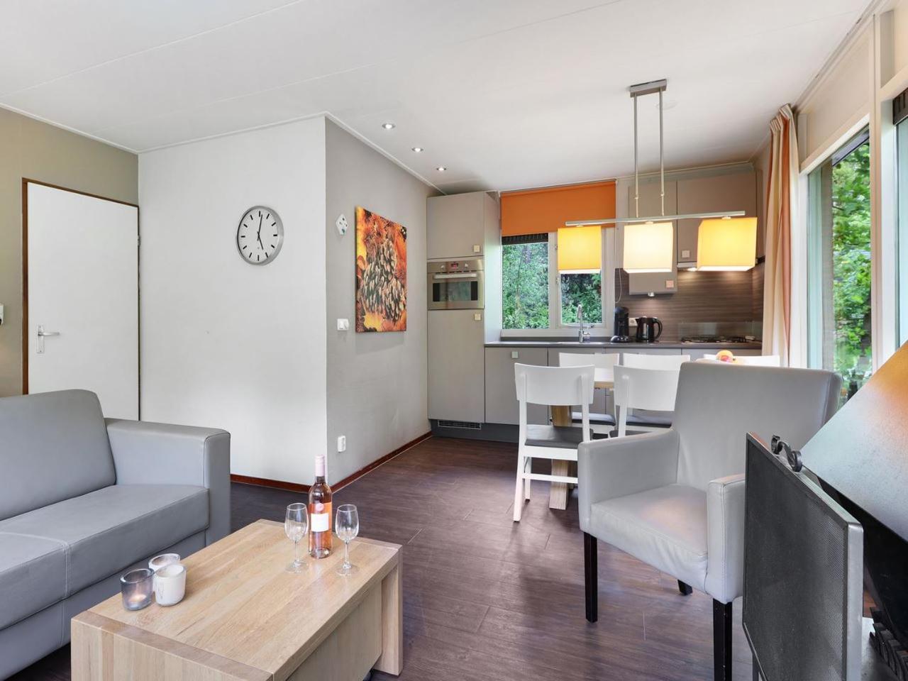 Comfort 6-Person Dog Bungalow In The Holiday Park Landal Heideheuvel Беекберген Стая снимка
