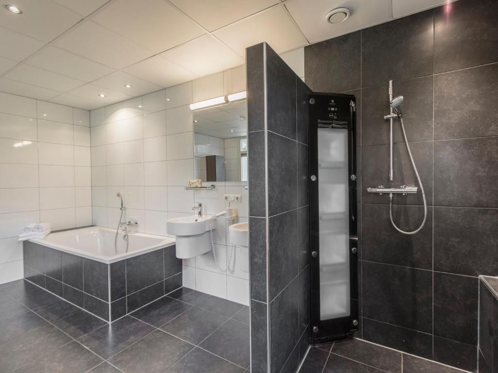 Comfort 6-Person Dog Bungalow In The Holiday Park Landal Heideheuvel Беекберген Стая снимка