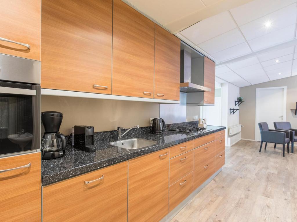 Comfort 6-Person Dog Bungalow In The Holiday Park Landal Heideheuvel Беекберген Стая снимка
