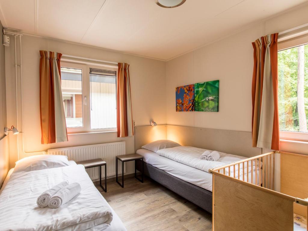 Comfort 6-Person Dog Bungalow In The Holiday Park Landal Heideheuvel Беекберген Стая снимка