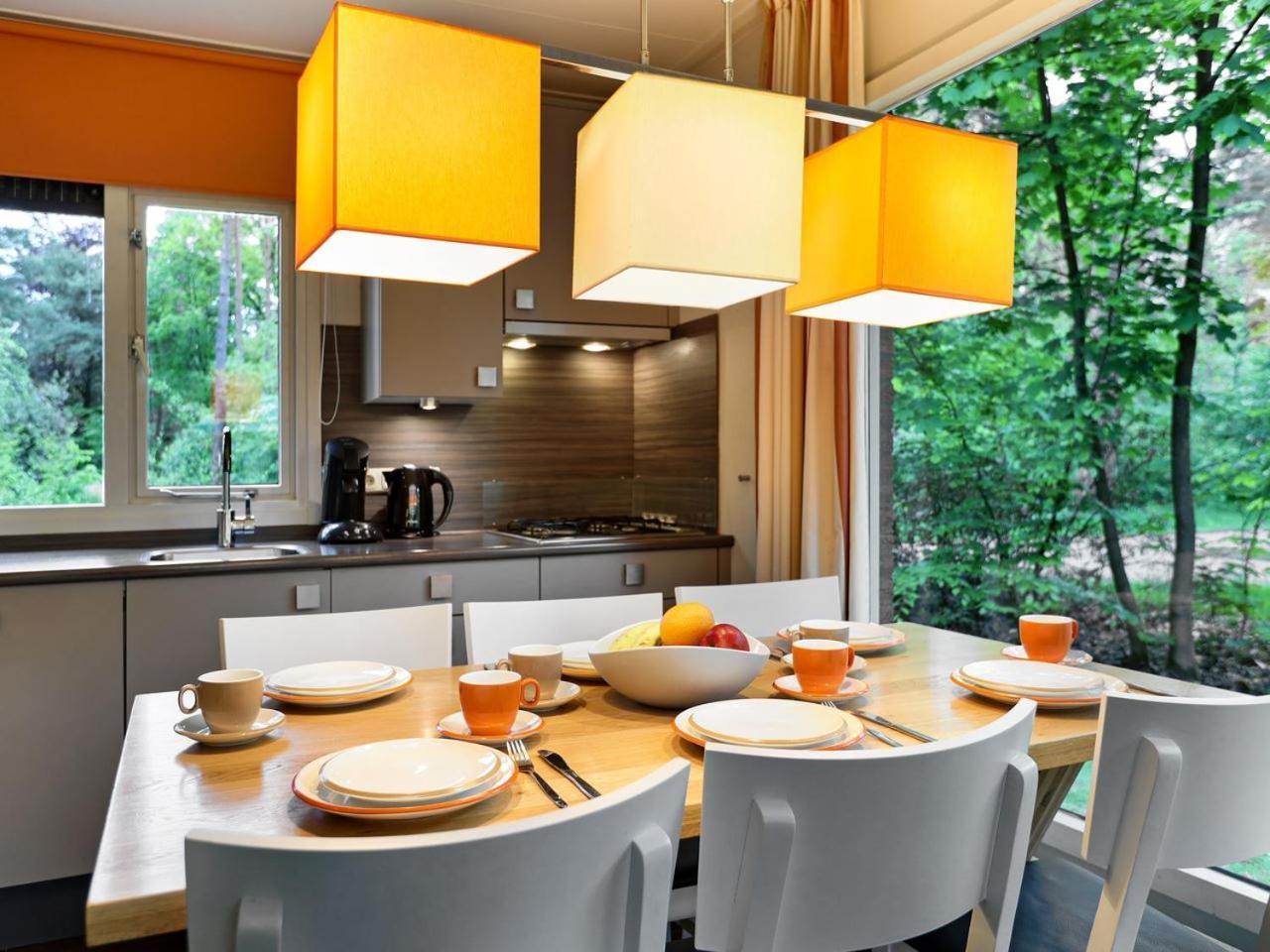 Comfort 6-Person Dog Bungalow In The Holiday Park Landal Heideheuvel Беекберген Стая снимка