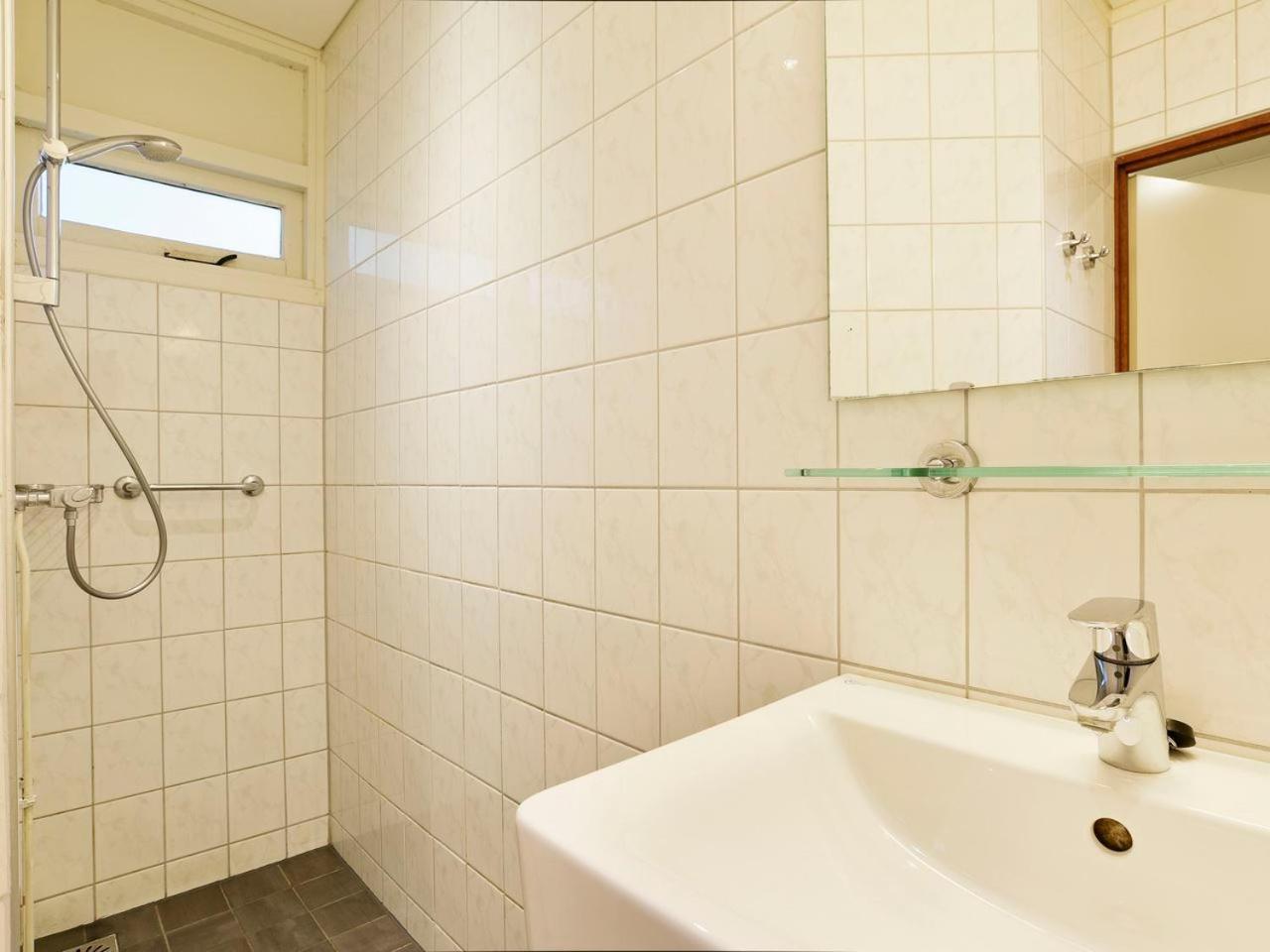 Comfort 6-Person Dog Bungalow In The Holiday Park Landal Heideheuvel Беекберген Екстериор снимка