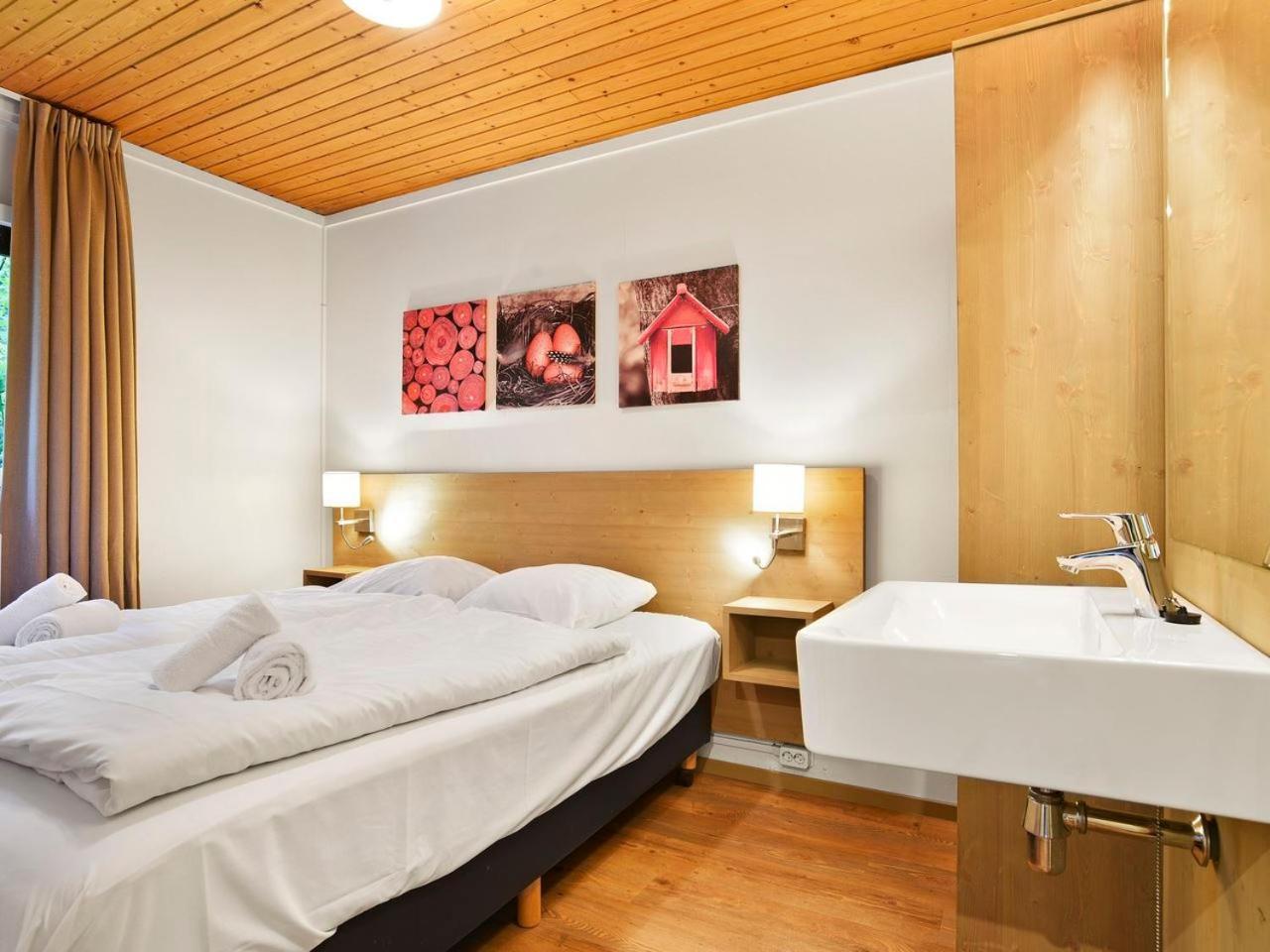 Comfort 6-Person Dog Bungalow In The Holiday Park Landal Heideheuvel Беекберген Екстериор снимка
