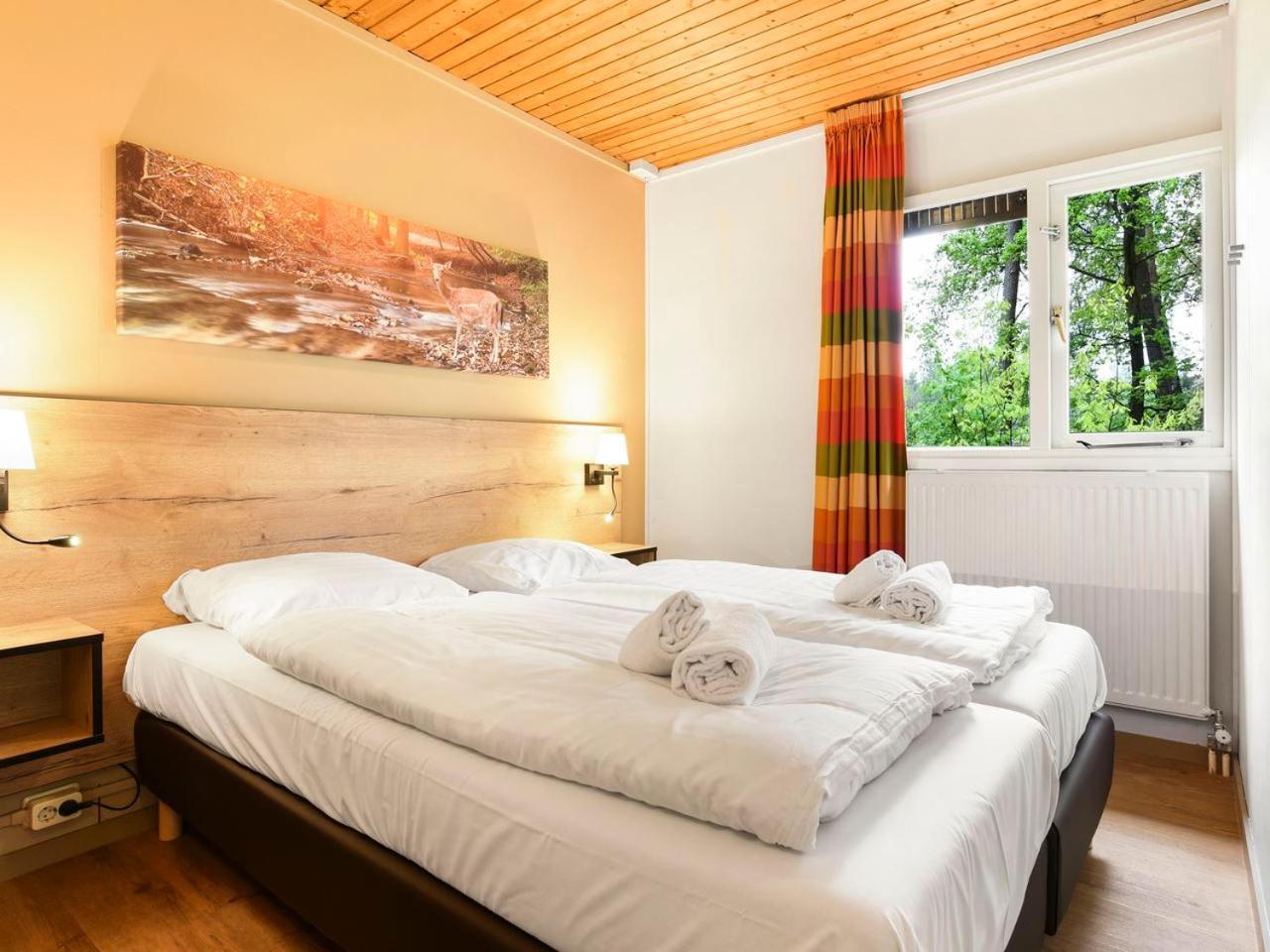 Comfort 6-Person Dog Bungalow In The Holiday Park Landal Heideheuvel Беекберген Екстериор снимка