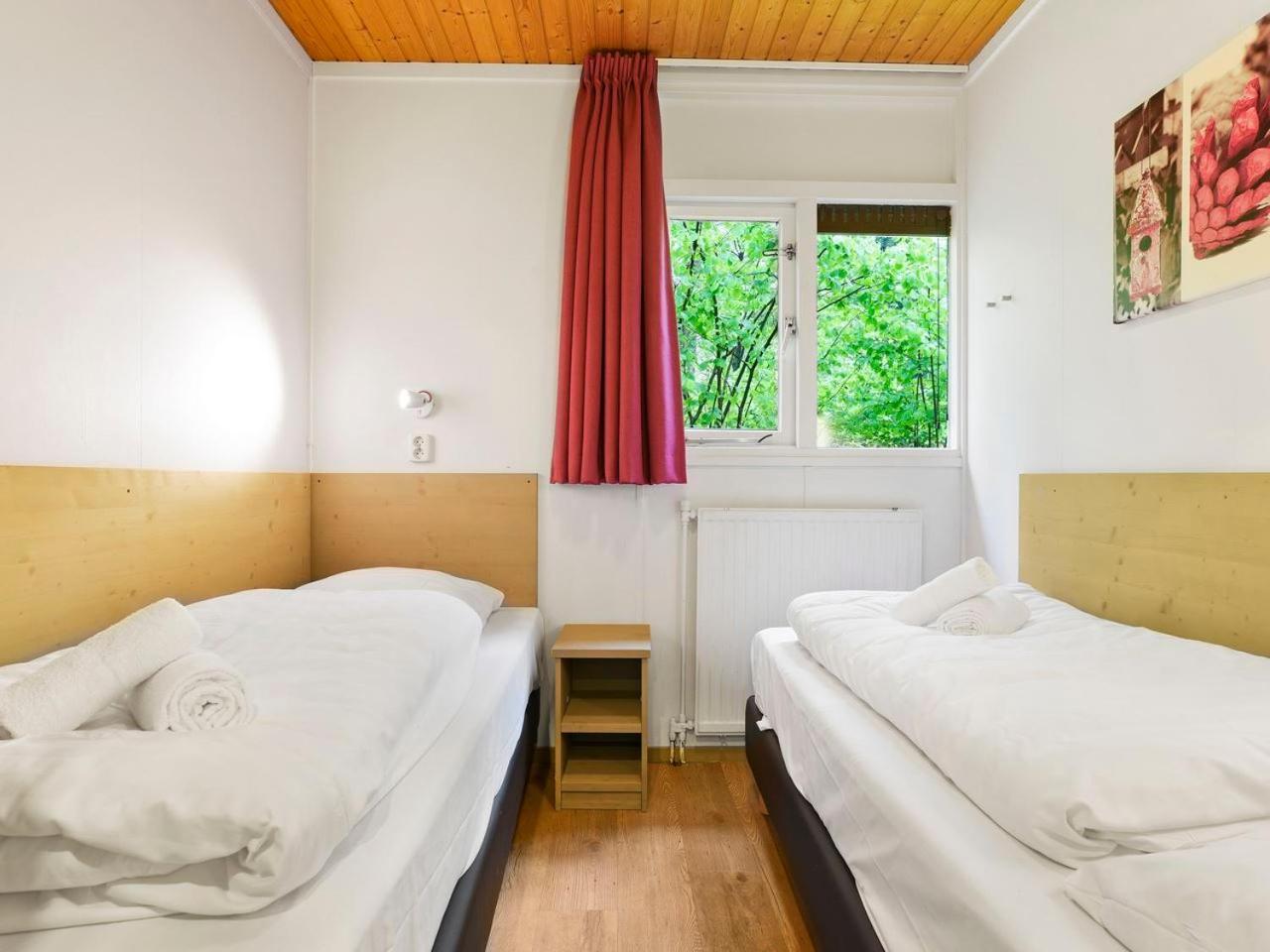 Comfort 6-Person Dog Bungalow In The Holiday Park Landal Heideheuvel Беекберген Екстериор снимка