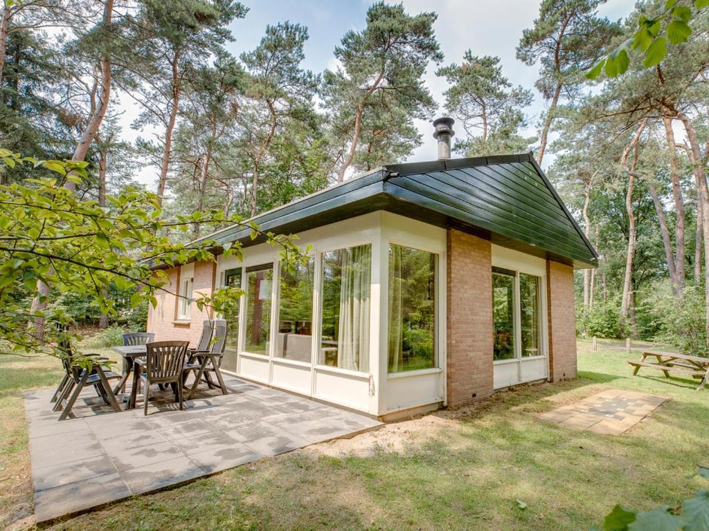 Comfort 6-Person Dog Bungalow In The Holiday Park Landal Heideheuvel Беекберген Стая снимка