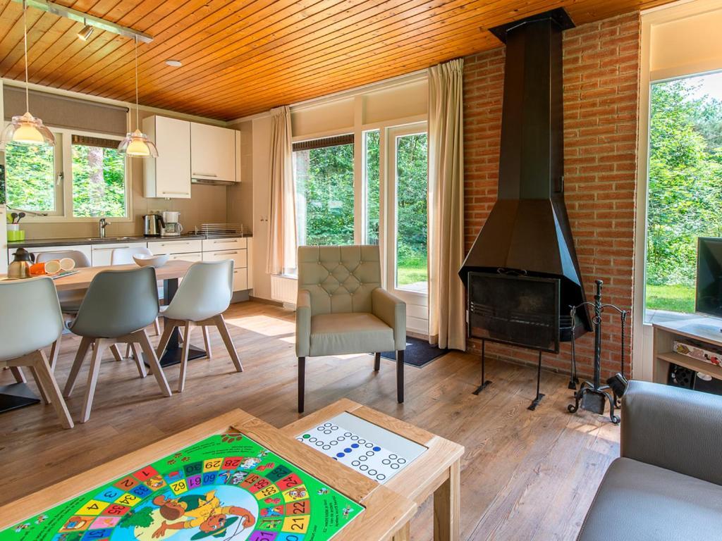 Comfort 6-Person Dog Bungalow In The Holiday Park Landal Heideheuvel Беекберген Стая снимка